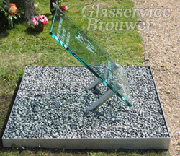 15 of 19 mm. glas voor grafmonumenten geeft een bijzondere uitstraling.